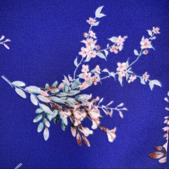 Sienna Sky Blue Floral Tie Front Top Size Small - Picture 3 of 9